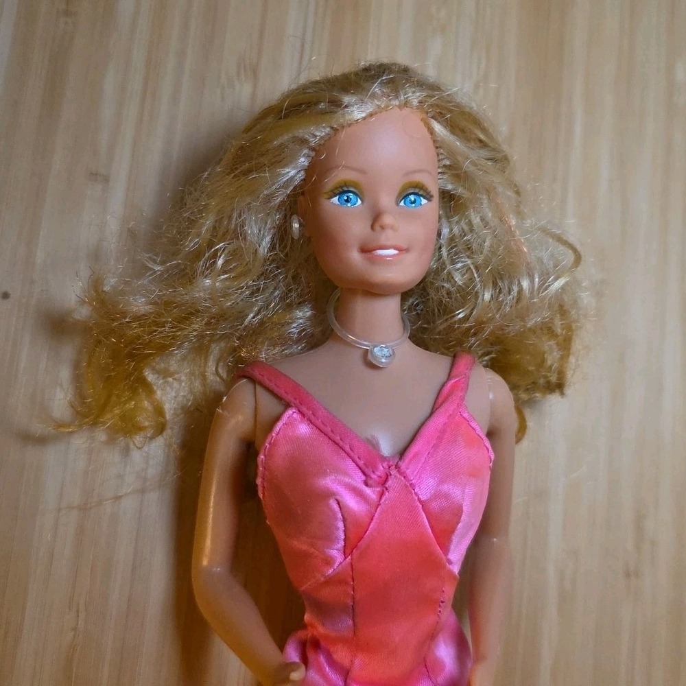 VTG 1977 Superstar Barbie Doll Jewelry Dress Shoes & Stand - Picture 8 of 11